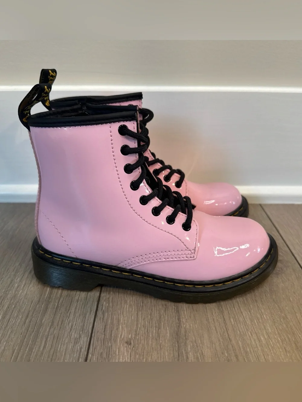 DR DOC MARTENS Girls Youth Size 1 Pink Boots Shoes 1460 J Patent Leather Zip